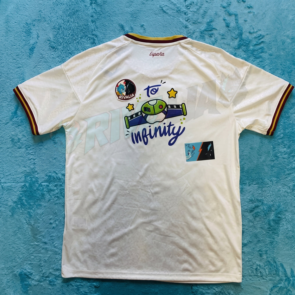 CAMISETA "AL INFINITO Y..."
